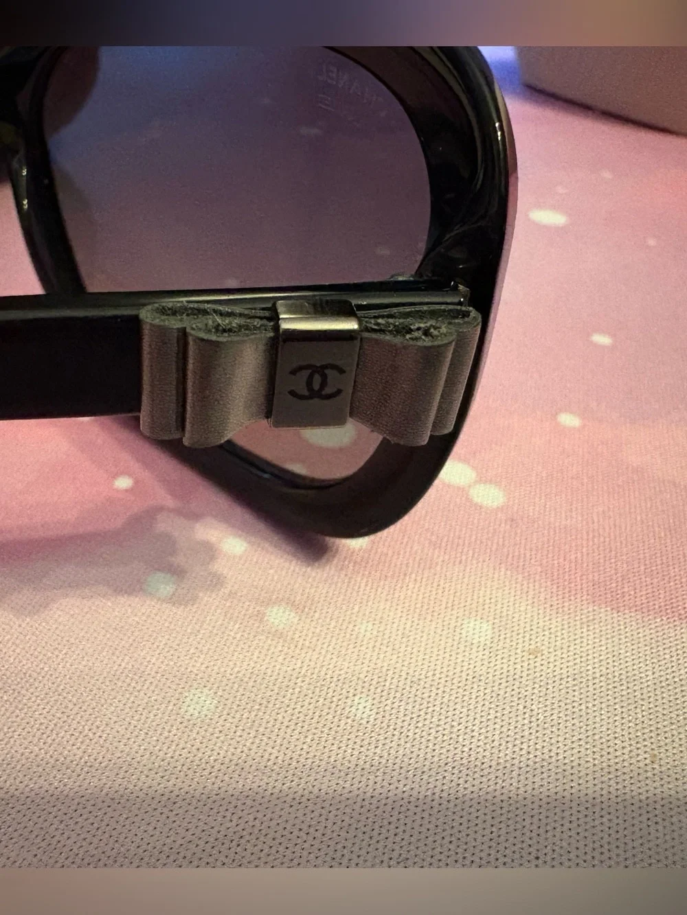 CHANEL oversized sunglasses